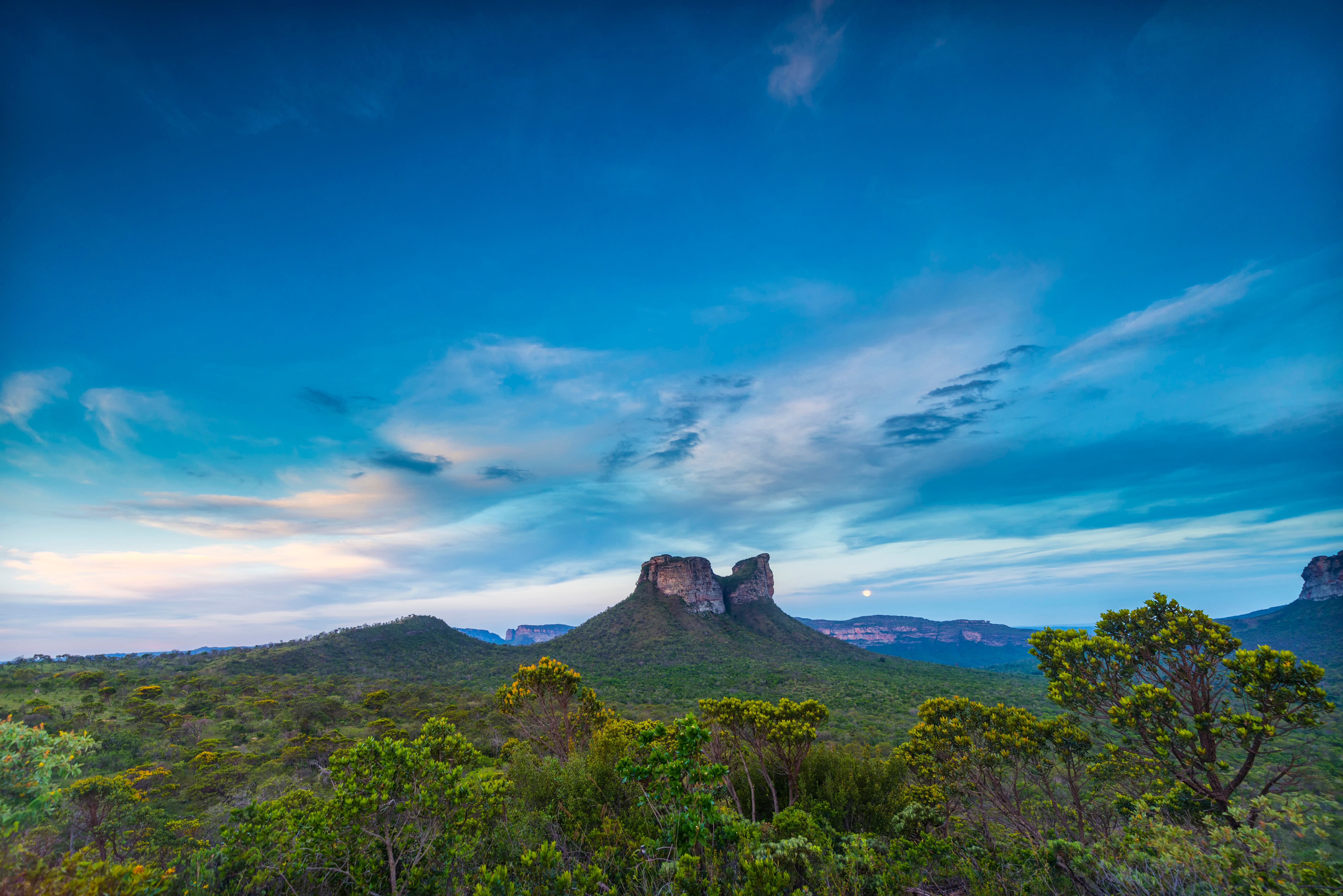 Panorama amplo das serras da Chapada Diamantina